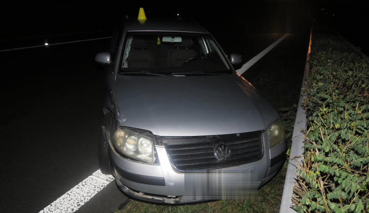 Muž vjel na dálnici do protisměru a srazil se s jiným autem. Policie hledá svědky nehody
