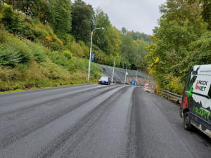Oprava silnice a skalního svahu za 60 milionů v Jáchymově bude hotová koncem října