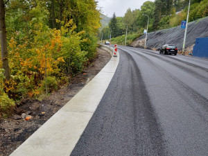 Oprava silnice a skalního svahu za 60 milionů v Jáchymově bude hotová koncem října