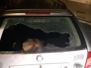 Vandal poškodil několik automobilů. Teď mu hrozí dva roky za mřížemi