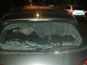Vandal poškodil několik automobilů. Teď mu hrozí dva roky za mřížemi