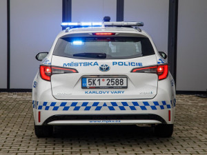 Karlovarští strážníci si udělali radost. Nakoupili si nová auta