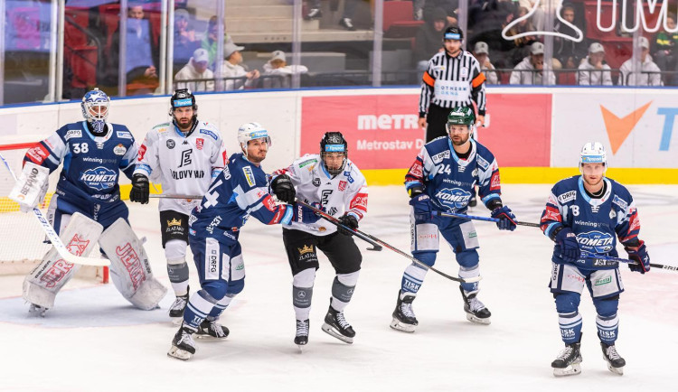 Karlovy Vary ztratily v závěru výhru s Kometou. Brnu nakonec podlehly po nájezdech