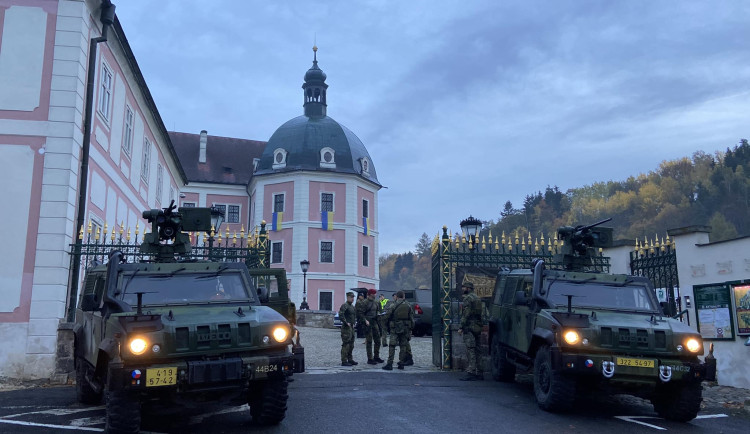 Bečovský zámek obsadili vojáci, cvičili možný útok teroristů