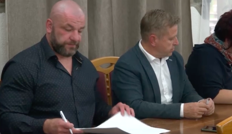 Starostou Ostrova bude David Hanakovič, zvolený za ANO, ale nyní nezávislý