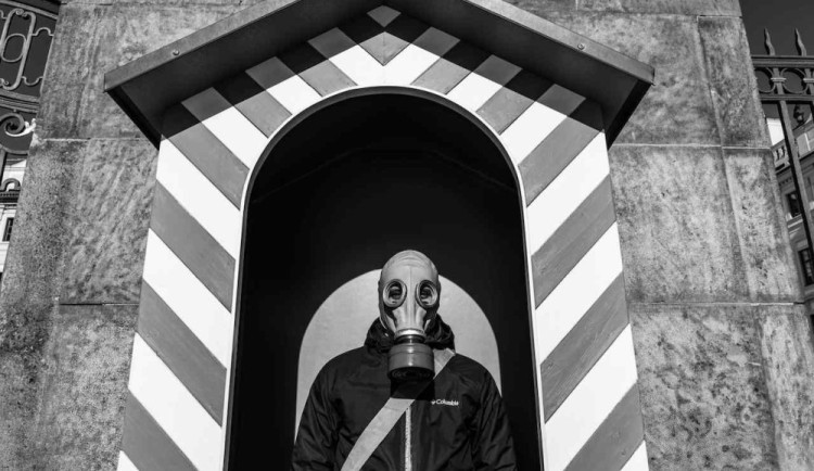 Nový dokumentární film Klusáka a Pecháčkové mapuje tři roky pandemie v Čechách.