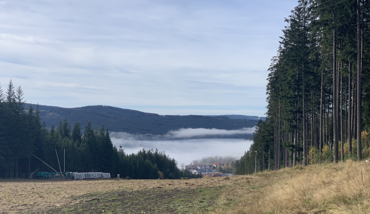 Na horách bude v neděli velmi teplo, na Šumavě může být i letních 25 stupňů Celsia