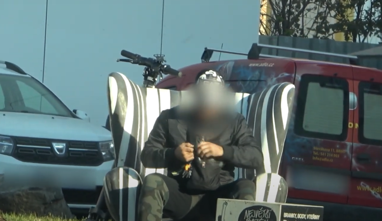Dealer si v Brně udělal venkovní kancelář. Na pervitin se stála fronta