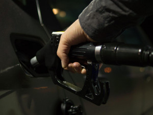 V Karlovarském kraji lehce klesají ceny pohonných hmot