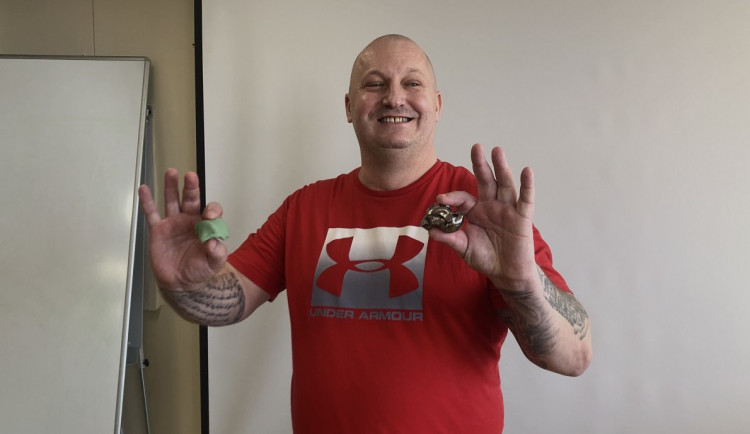 Lékaři z Brna vytiskli kost pro motorkáře. Raritní operaci trénovali na pitevně