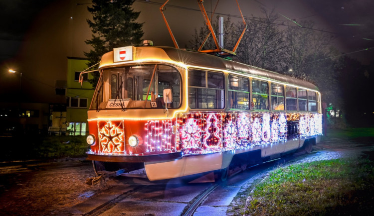 Ulice adventního Brna brázdí vánoční šalina. Vrací se na starou trasu