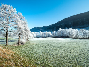 V Česku se dnes večer ochladí, bude pršet nebo sněžit, srážky mohou namrzat