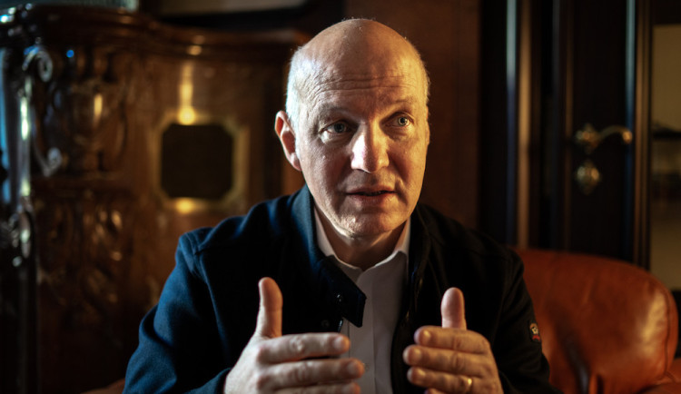 S vyrovnáním práv stejnopohlavních párů nemám problém, svazek bych nenazýval manželstvím, říká Fischer