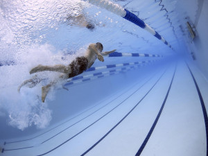 Karlovarský kraj prověří náklady na provoz bazénu u domova mládeže ve Varech