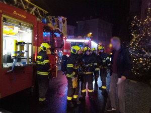 Spálené jídlo na vařiči vyhnalo z hotelu desítky lidí