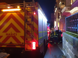 Spálené jídlo na vařiči vyhnalo z hotelu desítky lidí