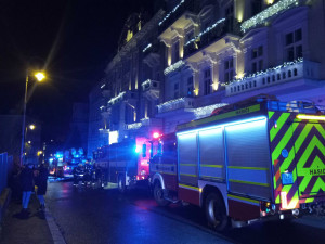 Spálené jídlo na vařiči vyhnalo z hotelu desítky lidí
