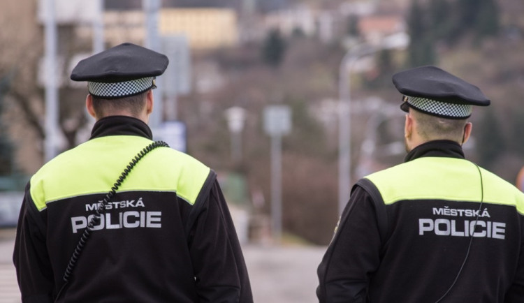 Masožravá zlodějka z Brna uháněla obchoďákem s kily hovězího