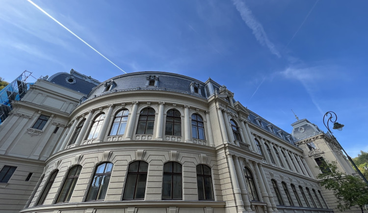 Císařské lázně mají novou fasádu. Opravy probíhaly téměř dva roky