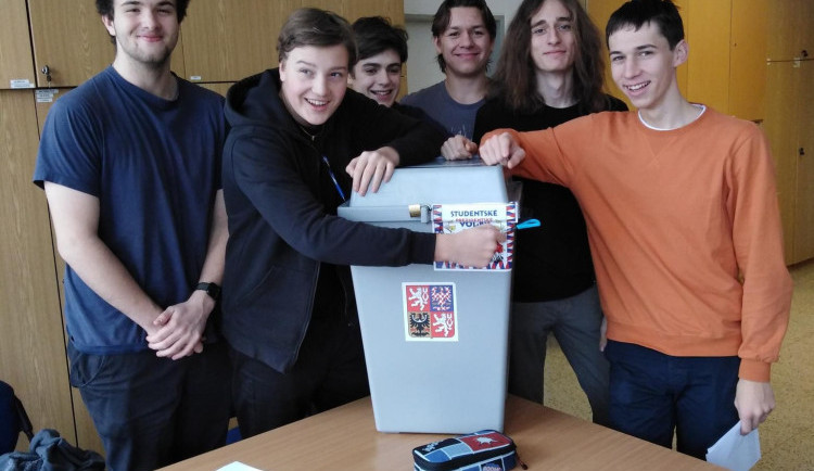 Studentské volby mají jasnou vítězku. Vyhrála Nerudová, prezidentkou by byla už po prvním kole