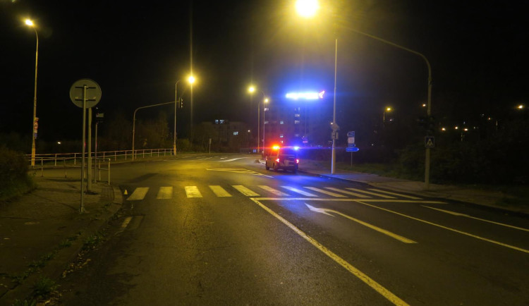 Auto srazilo ženu. Policie hledá svědky