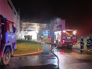 V Mariánských Lázních vyhořel obchoďák. Škoda půjde do milionů