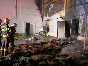 V Mariánských Lázních vyhořel obchoďák. Škoda půjde do milionů