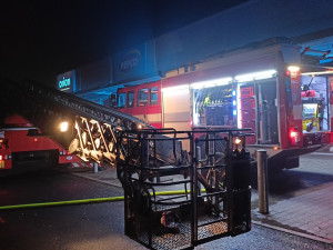 V Mariánských Lázních vyhořel obchoďák. Škoda půjde do milionů