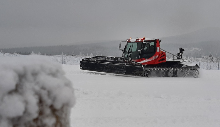 Skiareály na Karlovarsku omezí vleky i provoz kvůli oteplení