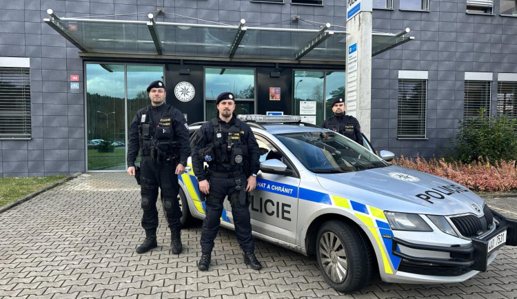 Drama v Karlových Varech. Žena uvázala psa u zábradlí a plánovala skok z mostu