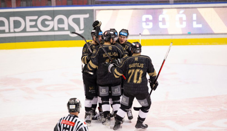 Hokejisté Karlových Varů po čtyřech prohrách zabrali, porazili Litvínov 3:0