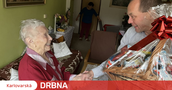 A woman from Karlovy Vary is celebrating her 102nd birthday.  He got Kinder chocolates and a Company cup |  News |  Gossip Karlovy Vary