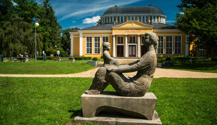 Františkov Lázně upravily centrální park Bedřicha Smetany s pomníkem J. W. Goetha