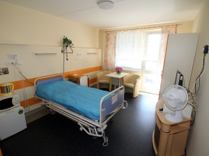 Nemocnice v K.Varech po havárii elektrozařízení na několik hodin omezila provoz