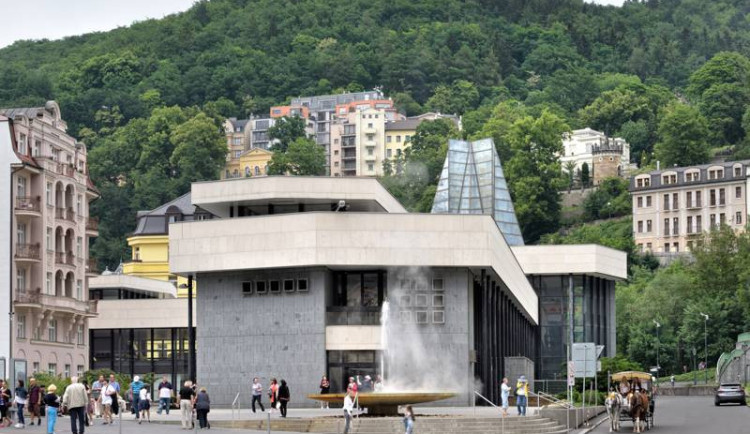 Karlovarské referendum o Vřídelní kolonádě není platné, volilo málo lidí