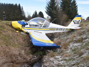 U Rájova havarovalo malé letadlo. Dva lidé skončili v nemocnici