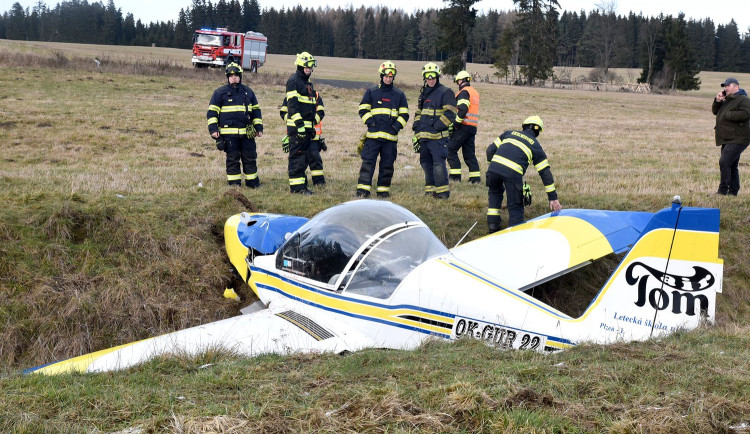 U Rájova havarovalo malé letadlo. Dva lidé skončili v nemocnici