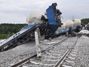 Vykolejení vlaku se 13 vagony způsobilo škody za 20 milionů, strojvedoucího soud osvobodil