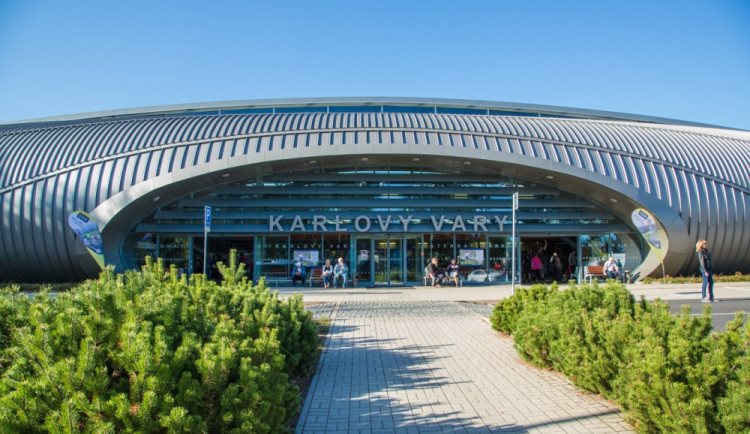 Na rozšíření dráhy letiště chce Karlovarský kraj získat peníze od státu