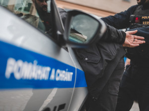 Čerpací stanici na Sokolovsku přepadl ozbrojený muž