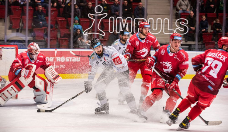 Karlovy Vary po sedmi letech porazily doma Třinec. Myslíme na play-off, hlásí útočník Kohout