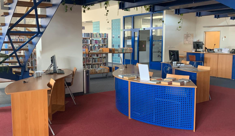 Čtenáři jsou zpět, radují po krizi karlovarští knihovníci