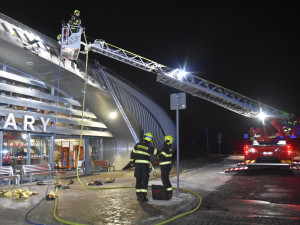 V Karlových Varech hořelo letiště. Selhala elektroinstalace, myslí si hasiči