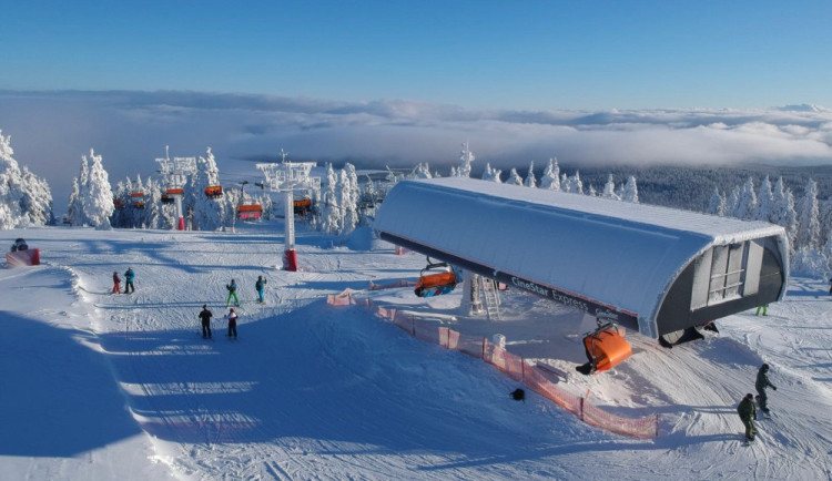 V Karlovarském kraji se lyžuje ve většině areálů, podmínky před víkendem jsou tam dobré