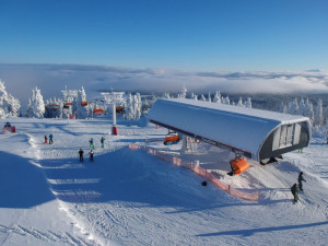 V Karlovarském kraji se lyžuje ve většině areálů, podmínky před víkendem jsou tam dobré