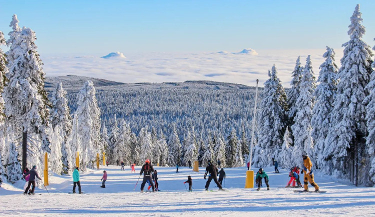 Na začátku prázdnin se v Karlovarském kraji lyžuje skoro všude, dál mrzne
