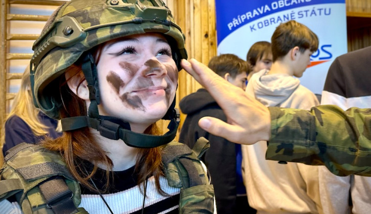 Vojáci předali dětem na Karlovarsku své zkušenosti