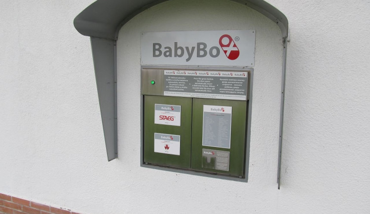 Do babyboxu v karlovarské nemocnici někdo odložil holčičku