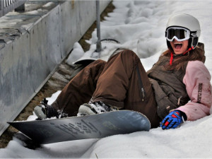 V Karlovarském kraji o víkendu návštěvnost skiareálů snížilo počasí, běžecké stopy jsou nesjízdné