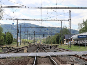 Právníci z Brna se zlobí na karlovarské železničáře. Potrestali je za špatně zadanou zakázku